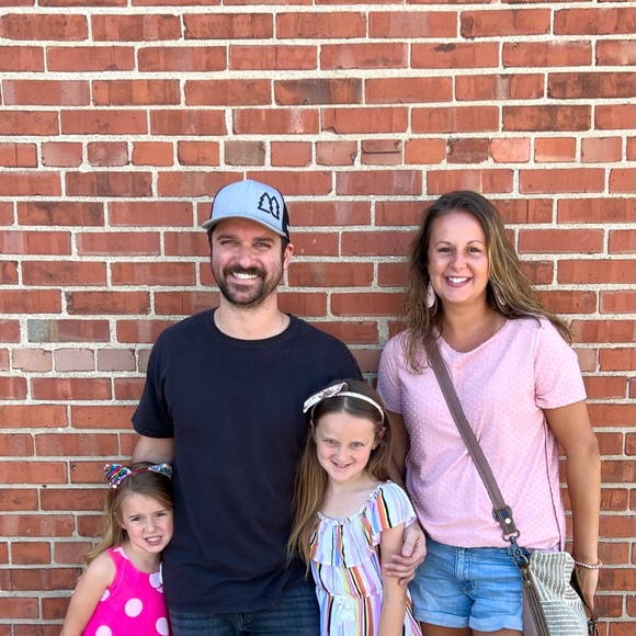 Meet your Posher, Kelsie - Picture 1 of 2